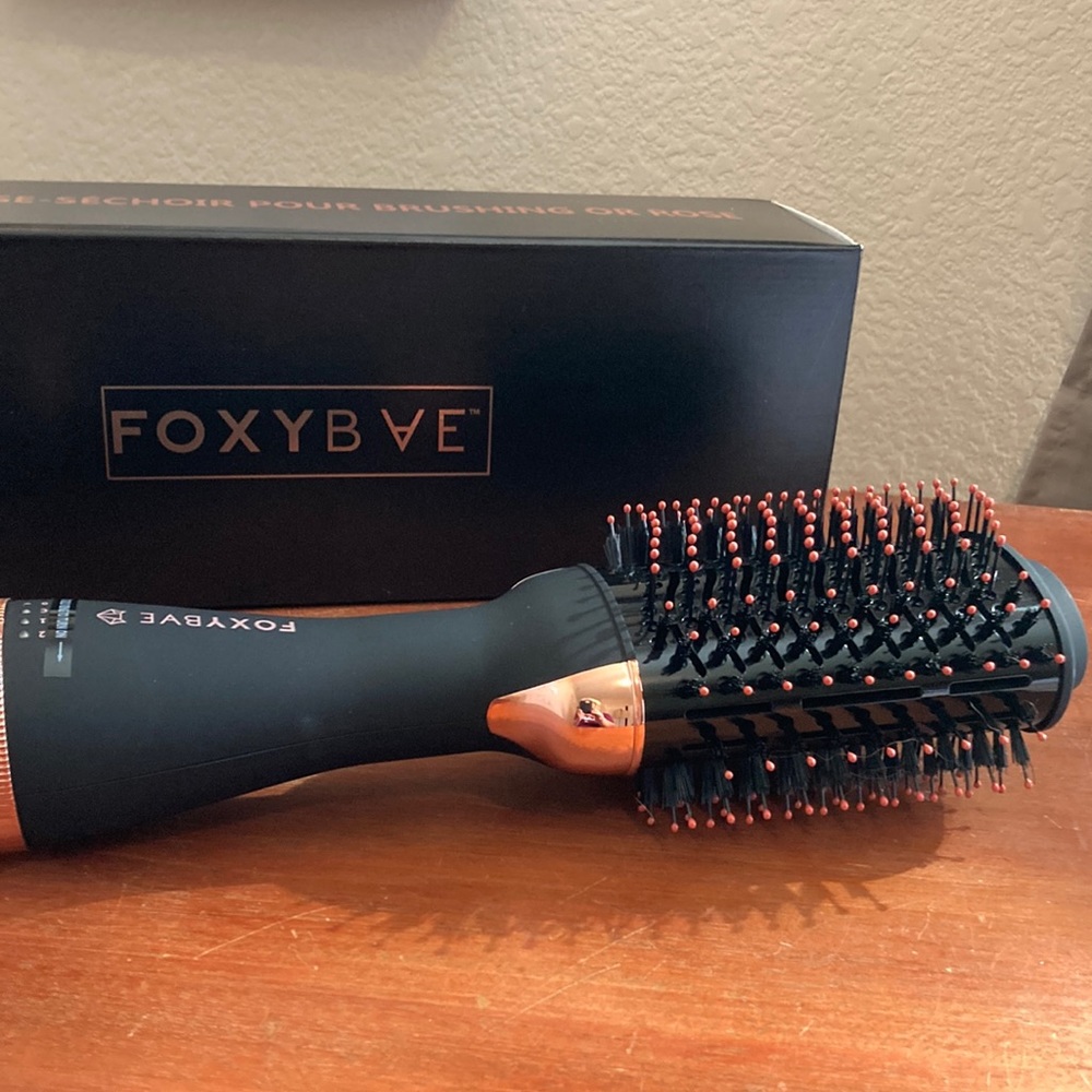 FoxyBae Blowout Dryer Brush NEW
